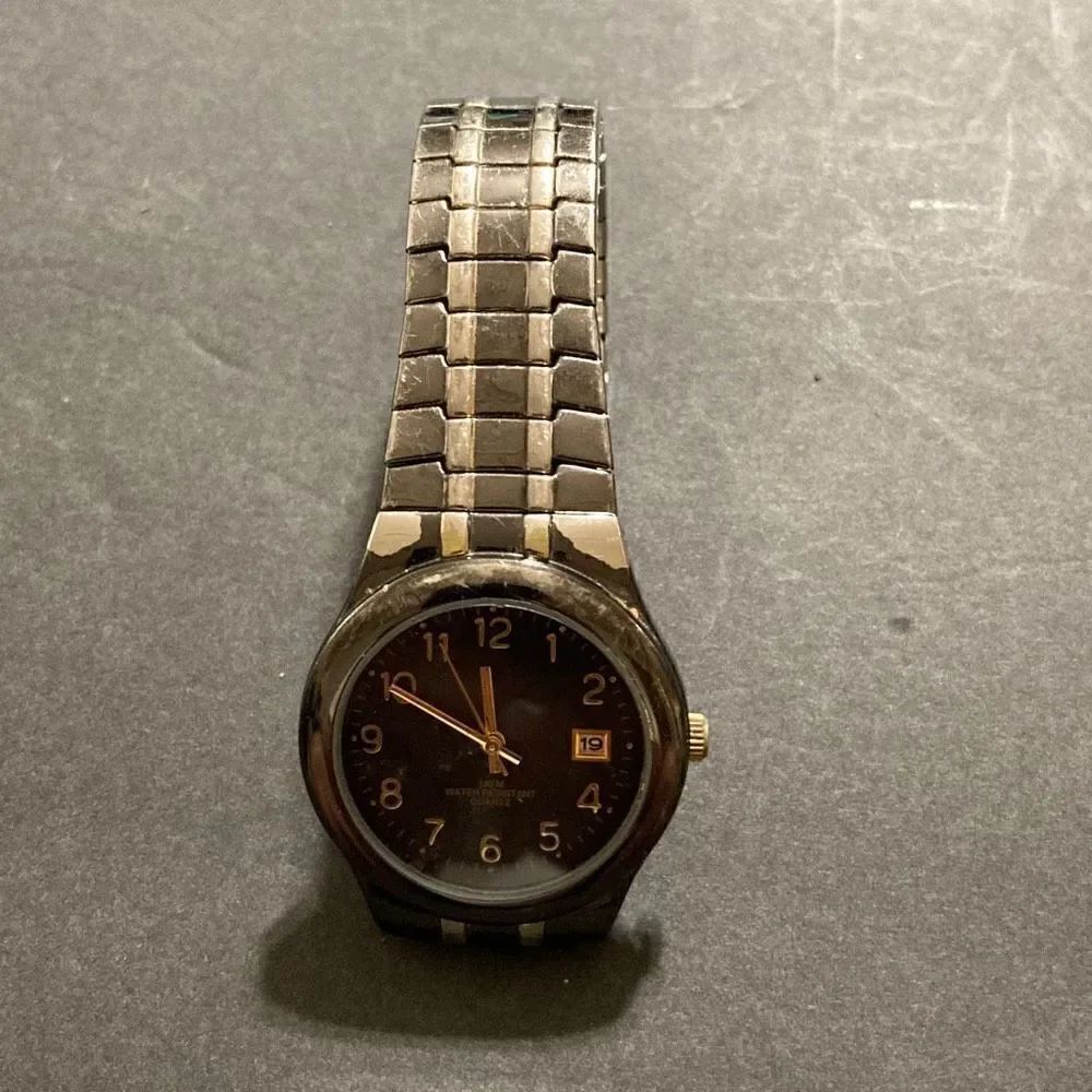 Vintage waterproof to 100 feet watch needs battery